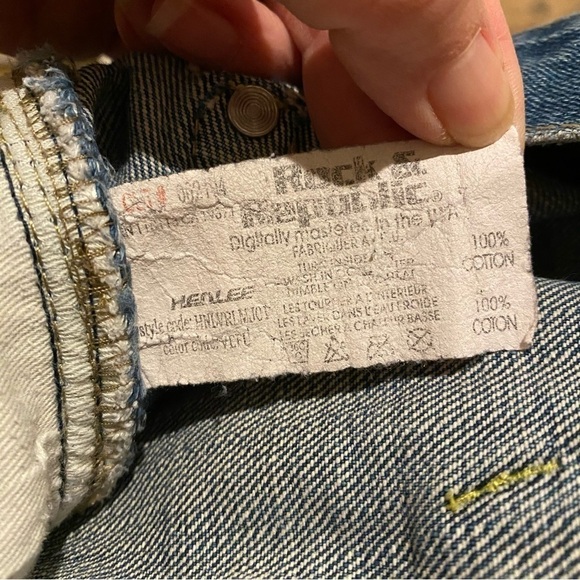 ROCK & REPUBLIC Blue Graphic Pockets Raw Frayed Hem Shorts Size 17 1/2” Waist - Picture 8 of 9